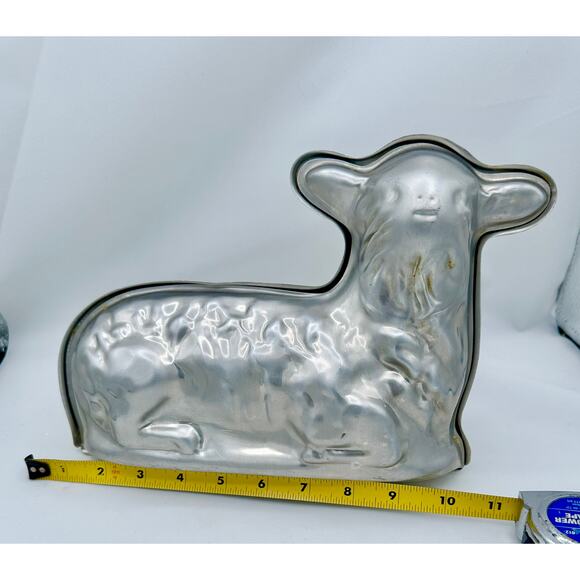 Vintage Aluminum Lamb Cake Mold ,2-Piece 3D Easter Baking Pan - Picture 4 of 8